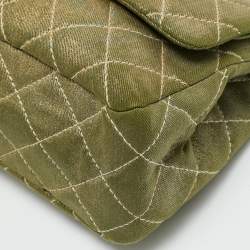 مملوكة مسبقًا حقيبة بقلاب شانيل ريشيو 2.55 227 قماش دِنم متلألئ أخضر/ذهبي مبطن