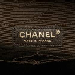 مملوكة مسبقًا حقيبة بقلاب شانيل ريشيو 2.55 227 قماش دِنم متلألئ أخضر/ذهبي مبطن