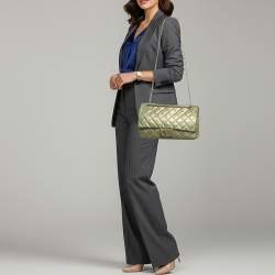 مملوكة مسبقًا حقيبة بقلاب شانيل ريشيو 2.55 227 قماش دِنم متلألئ أخضر/ذهبي مبطن