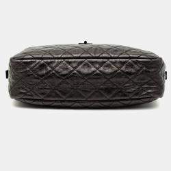 Pre Owned حقيب ة كاميرا متوسطة من شانيل 2.55 ريإيشو جلد العجل الأسود مبطن العتيق