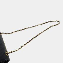 Pre Owned حقيبة شانيل كلاسيكية مزدوجة الغطاء صغيرة م ن جلد الخروف أسود