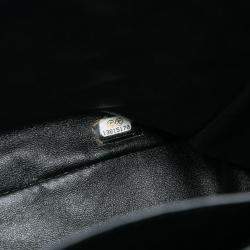 Pre Owned حقيبة شانيل ماكسي كلاسيك كافيار فلاب مفرد أسود