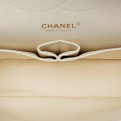 مملوكة مسبقًا Chanel White Jumbo Classic Lambskin Double Flap