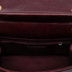 Pre Owned حقيبة شانيلا الكلاسيكية باريس الذهبية من كافيار مبطن بأحمر إدنبرة متراجعة