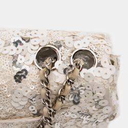 مملوكة مسبقًا حقيبة شانيل قماش قنب مستطيلة صغيرة بيضاء مرصعة بغطاء مفرد