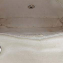 مملوكة مسبقًا حقيبة شانيل قماش قنب مستطيلة صغيرة بيضاء مرصعة بغطاء مفرد