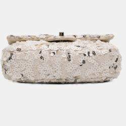 مملوكة مسبقًا حقيبة شانيل قماش قنب مستطيلة صغيرة بيضاء مرصعة بغطاء مفرد