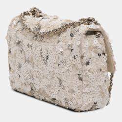 مملوكة مسبقًا حقيبة شانيل قماش قنب مستطيلة صغيرة بيضاء مرصعة بغطاء مفرد