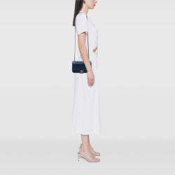 Pre Owned حقيبة شانيل شديدة الزرقة جلد الخروف صغيرة بغطاء متقاطع مع شعار CC