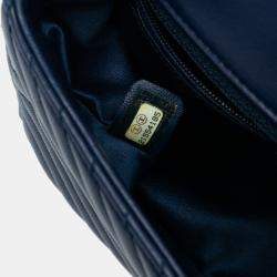 Pre Owned حقيبة شانيل شديدة الزرقة جلد الخروف صغيرة بغطاء متقاطع مع شعار CC