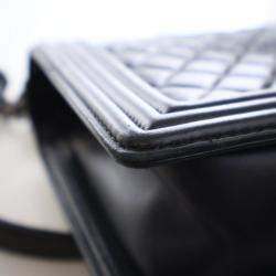 مملوكة مسبقًا حقيبة شانيل متوسطة جلد خروف بوي