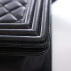 مملوكة مسبقًا حقيبة شانيل متوسطة جلد خروف بوي