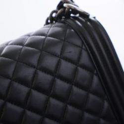 مملوكة مسبقًا حقيبة شانيل متوسطة جلد خروف بوي