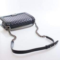 مملوكة مسبقًا حقيبة شانيل متوسطة جلد خروف بوي