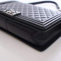 مملوكة مسبقًا حقيبة شانيل متوسطة جلد خروف بوي