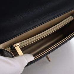 مملوكة مسبقًا Chanel Goatskin Chic Pearls Flap Bag