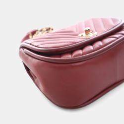 مملوكة مسبقًا حقيبة فلاب مستديرة معكوسة شانيل صغيرة جلد الغنم أحمر