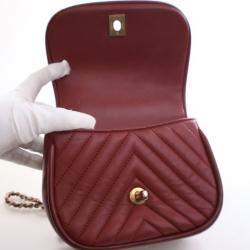 مملوكة مسبقًا حقيبة فلاب مستديرة معكوسة شانيل صغيرة جلد الغنم أحمر