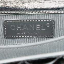 Pre Owned حقيبة شانيل بوي فلاب جلد عجل معدني مبطن فضي شمال جنوب