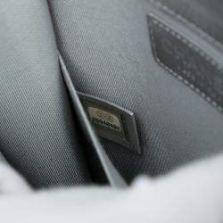 Pre Owned حقيبة شانيل بوي فلاب جلد عجل معدني مبطن فضي شمال جنوب