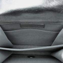 Pre Owned حقيبة شانيل بوي فلاب جلد عجل معدني مبطن فضي شمال جنوب