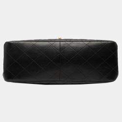 مملوكة مسبقًا حقيبة شانيال جلد خروف مبطن كبير مزدوج الجوانب الأسود