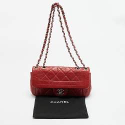 مملوكة مسبقًا حقيبة شانيل بقلّاب جلد مبطّن مثقوب أحمر برندات CC