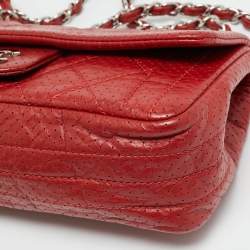 مملوكة مسبقًا حقيبة شانيل بقلّاب جلد مبطّن مثقوب أحمر برندات CC