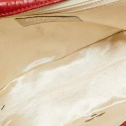 مملوكة مسبقًا حقيبة شانيل بقلّاب جلد مبطّن مثقوب أحمر برندات CC