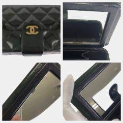 مملوكة مسبقًا Chanel Vintage Matelasse Dark Green Metallic Enamel Handbag Vanity Bag