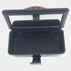 مملوكة مسبقًا Chanel Vintage Matelasse Dark Green Metallic Enamel Handbag Vanity Bag