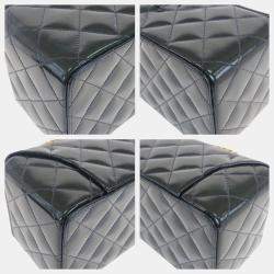 مملوكة مسبقًا Chanel Vintage Matelasse Dark Green Metallic Enamel Handbag Vanity Bag