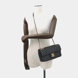 مملوكة مسبقًا حقيبة كتف شانيل سلسلة بعلامة كوكو وجلد خروف شيفرون