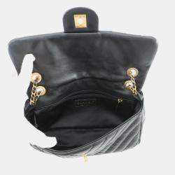 مملوكة مسبقًا حقيبة كتف شانيل سلسلة بعلامة كوكو وجلد خروف شيفرون