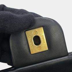 مملوكة مسبقًا حقيبة كتف شانيل سلسلة بعلامة كوكو وجلد خروف شيفرون