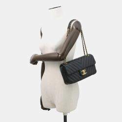 مملوكة مسبقًا حقيبة كتف شانيل سلسلة بعلامة كوكو وجلد خروف شيفرون
