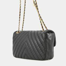 مملوكة مسبقًا حقيبة كتف شانيل سلسلة بعلامة كوكو وجلد خروف شيفرون