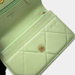 Pre Owned محفظة شانيل بسلسلة مع علامة كوكو مربعة 19 جلد حمل مضغوط