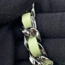 Pre Owned محفظة شانيل بسلسلة مع علامة كوكو مربعة 19 جلد حمل مضغوط