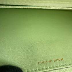 Pre Owned محفظة شانيل بسلسلة مع علامة كوكو مربعة 19 جلد حمل مضغوط