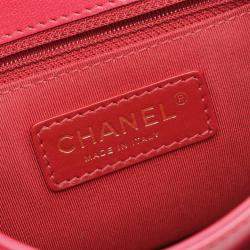 مملوكة مسبقًا Chanel Matelasse Shoulder Bag In Lambskin Leather Pink