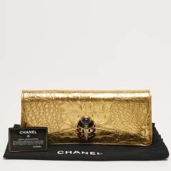 مملوكة مسبقًا Chanel Paris New York Coco Scarab Gold Croc Embossed Leather Clutch