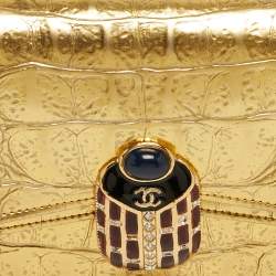 مملوكة مسبقًا Chanel Paris New York Coco Scarab Gold Croc Embossed Leather Clutch