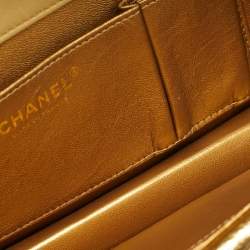 مملوكة مسبقًا Chanel Paris New York Coco Scarab Gold Croc Embossed Leather Clutch