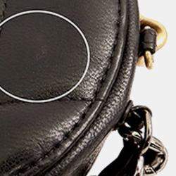 Pre Owned حقيبة شانييل كلتش دائري جلد الغنم مبطن أسود مع حزام