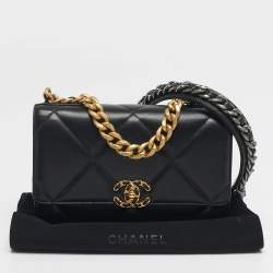 مملوكة مسبقًا Chanel 19 Black Quilted Leather Wallet On Chain