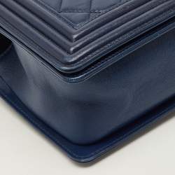 Pre Owned Chanel Boy Medium Dark Blue Quilted Leather Flap Bag