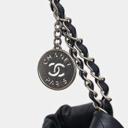 Pre Owned حقيبة توت شانيل صغيرة جلد كحلي بقطع فضية