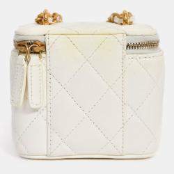 مملوكة مسبقًا Chanel 2022 White Lambskin Mini Vanity On Chain