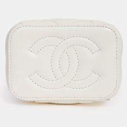 مملوكة مسبقًا Chanel 2022 White Lambskin Mini Vanity On Chain